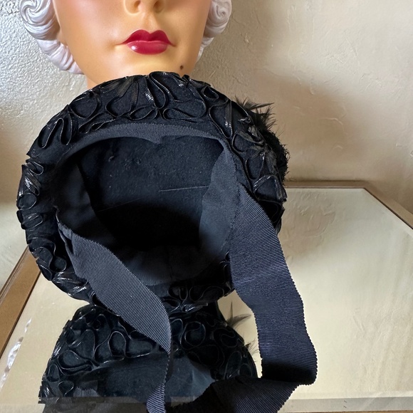 SMART 1940s\' BLACK FELT TILT HAT WITH SHINY BLACK TRIM + TALL FEATHERS